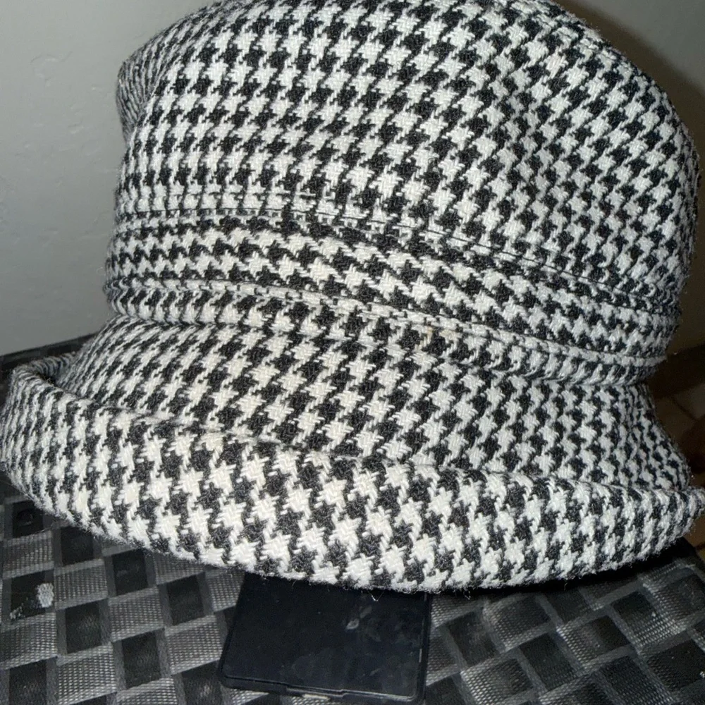 Nine West Vintage-Style Houndstooth Cloche Hat